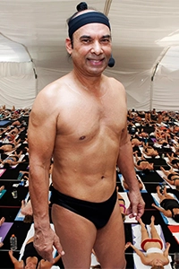 Bikram: Từ bậc thầy Yoga đến tội phạm tình dục